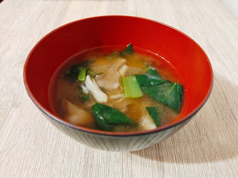 朝食に☆小松菜と舞茸のお味噌汁